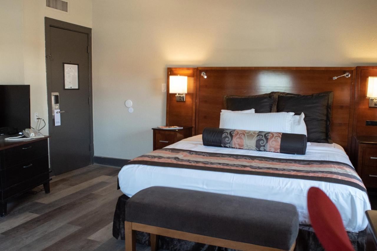 Hotel Chataura Диърборн Екстериор снимка