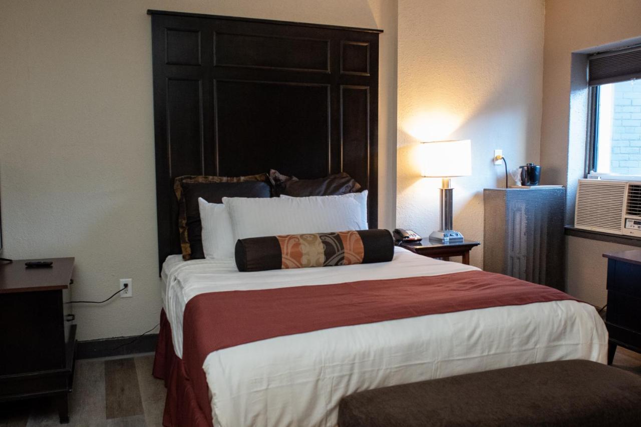 Hotel Chataura Диърборн Екстериор снимка