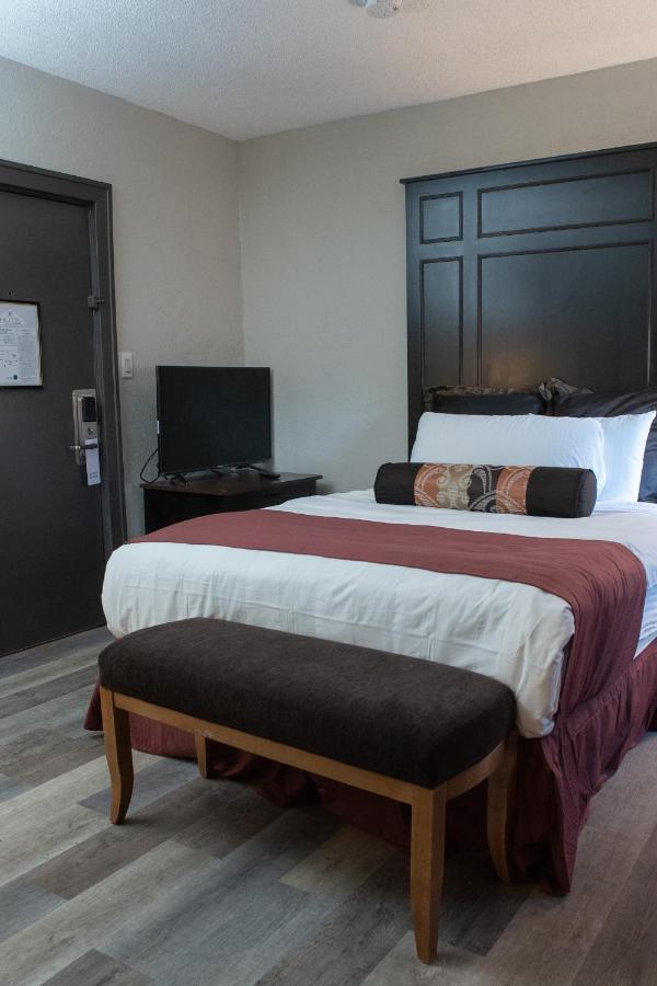 Hotel Chataura Диърборн Екстериор снимка