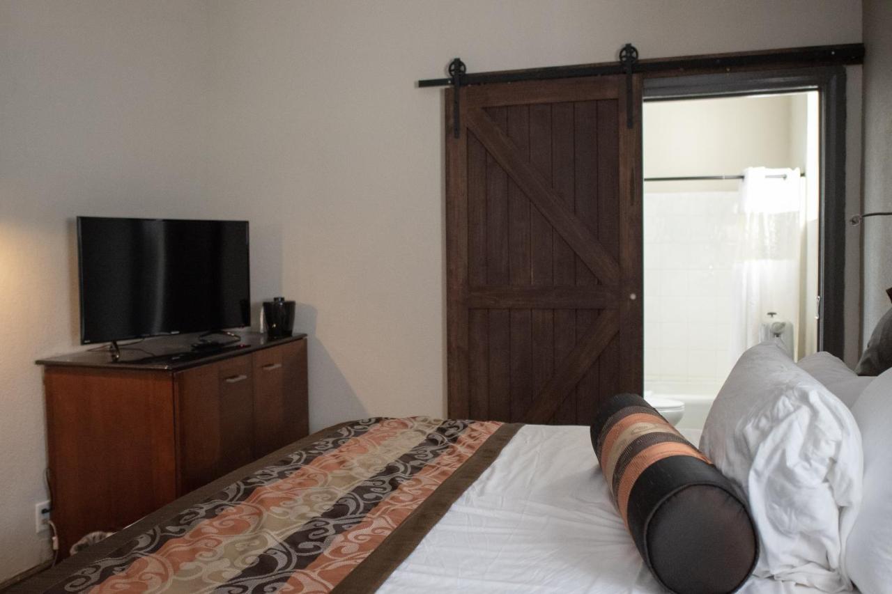 Hotel Chataura Диърборн Екстериор снимка