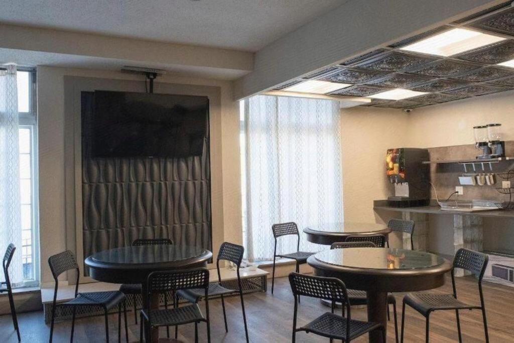 Hotel Chataura Диърборн Екстериор снимка
